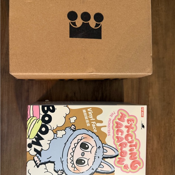 THE MONSTERS - Exciting Macaron Vinyl Face TOFFEE BNIB - Picture 7 of 11